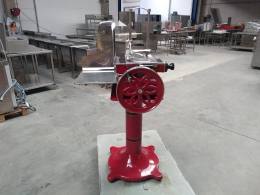 meat slicer on foot 